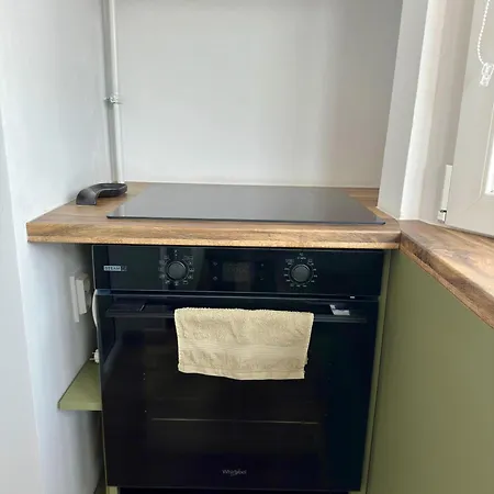 Urban With Free Parking Apartment