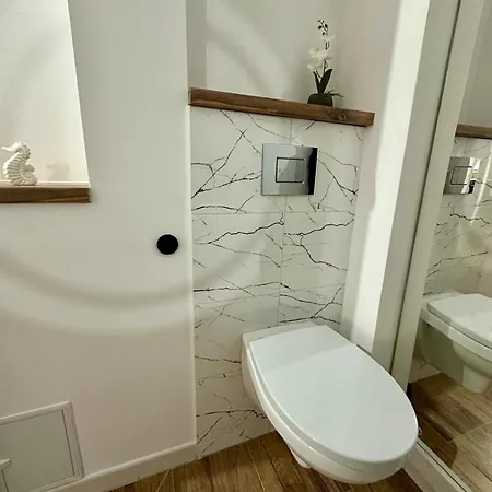 Urban With Free Parking Apartment *