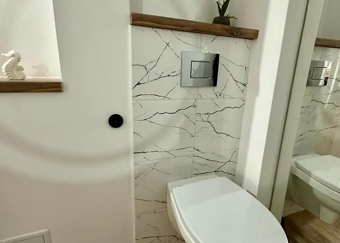 Urban With Free Parking Apartment *